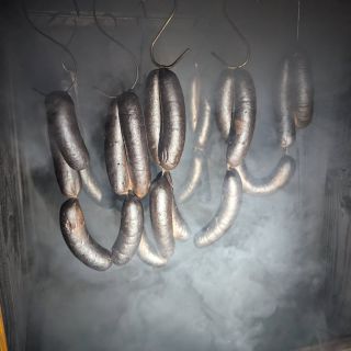 Novoroční uzení, tyhle klobásy bohužel nikdy nevydrží do druhého dne, mám na ně dlouhou řadu zájemců a kdykoliv udím jsou...